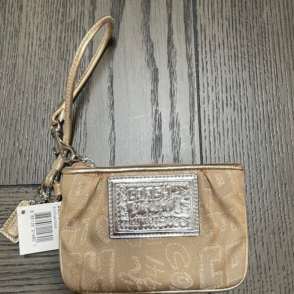 New with tags Coach Poppy Wristlet